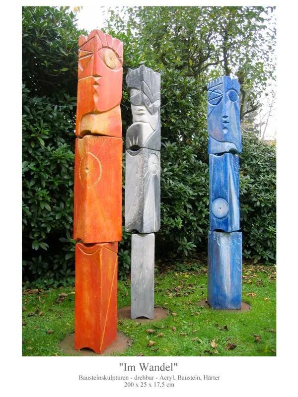 „Im Wandel" — drehbare Bausteinskulpturen von Karin Friedrichs